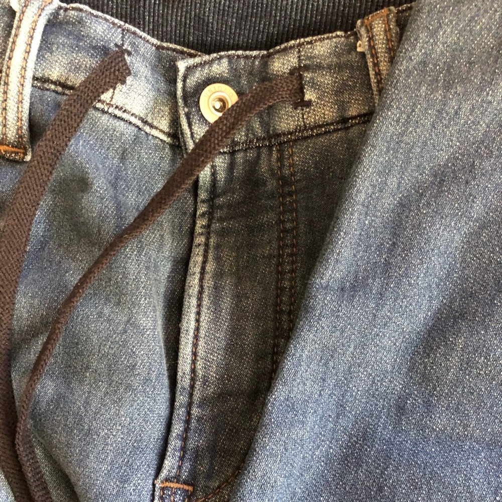 Uniqlo stretchable waist jeans 30-33 inches